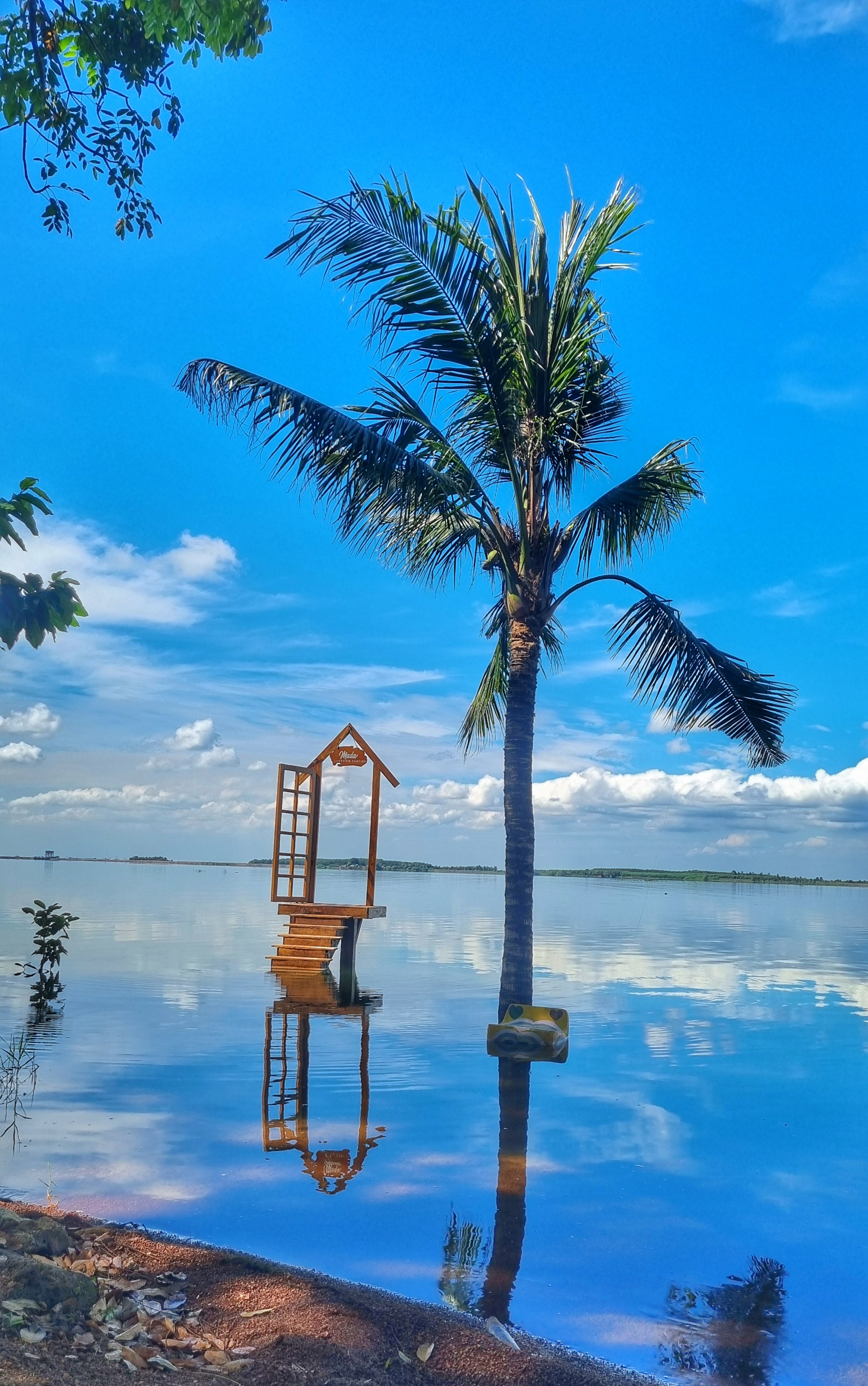 Cắm trại chill tại Mada – Review địa điểm sống ảo ven hồ Trị An